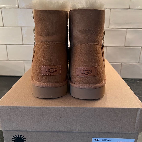 NWT UGG Bailey Zip Mini Size 10 Chestnut - Picture 4 of 6